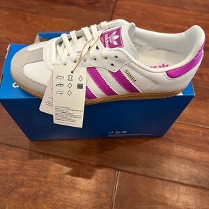 Brand new never worn, brand new out of box
Samba OJ kids sneakers